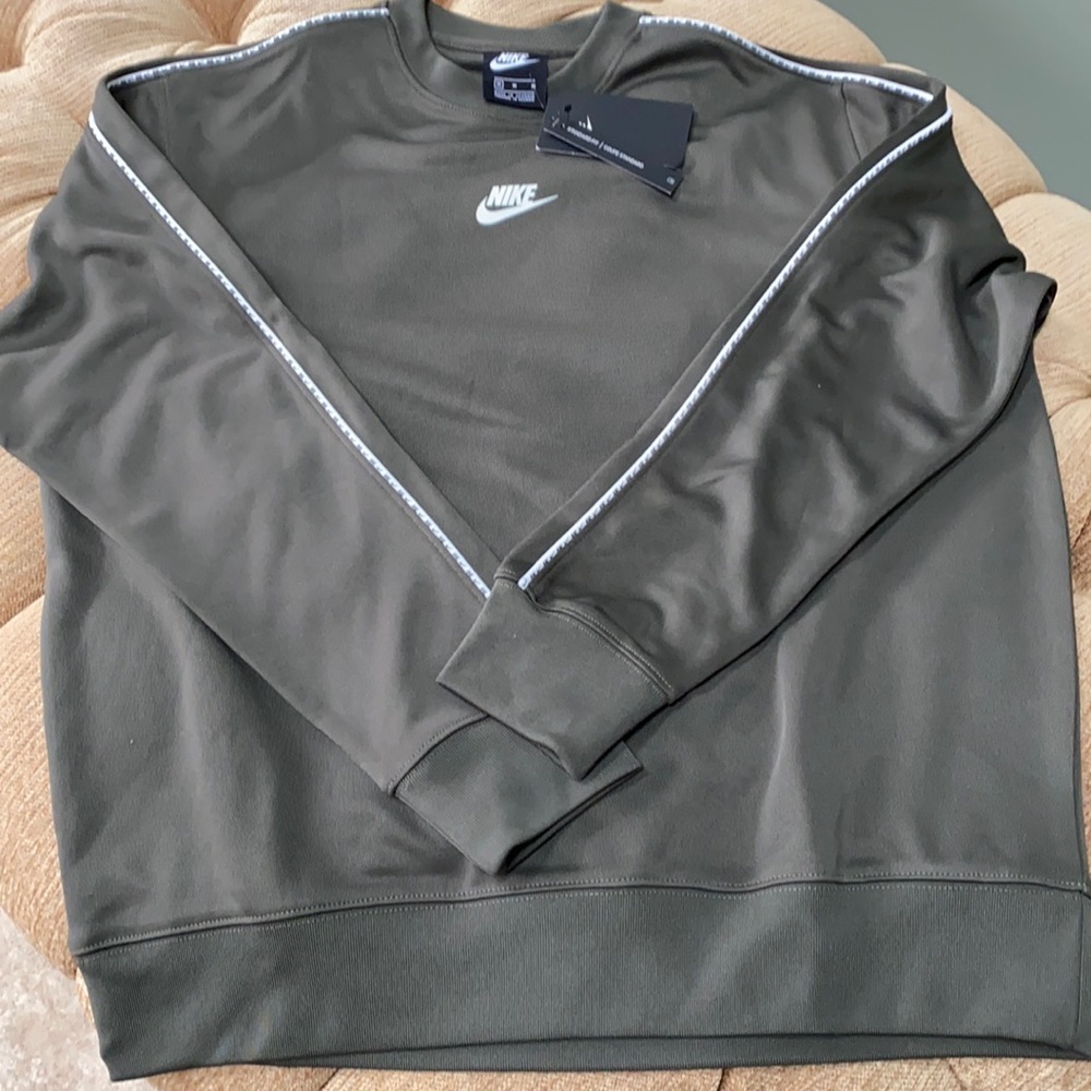 Nike men’s sweatshirt